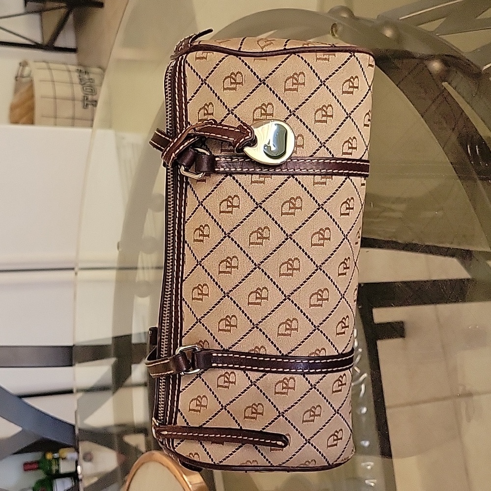 {Dooney &Bourke} Should Bag